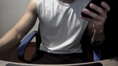 Snapshot of alejoduarte16 chatting on March 5, 11:28 am alejoduarte16 online show from March 5, 11:28 am