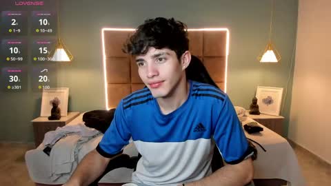 ALejoo Saenz online show from April 15, 4:08 am