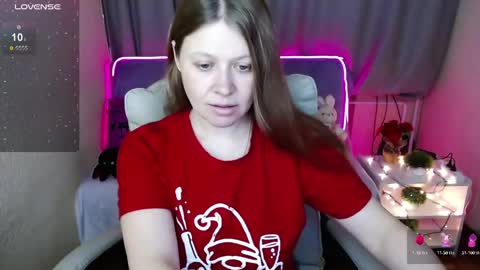 Snapshot of alekasamui chatting on December 25, 11:31 pm Aleksa online show from December 25, 11:31 pm