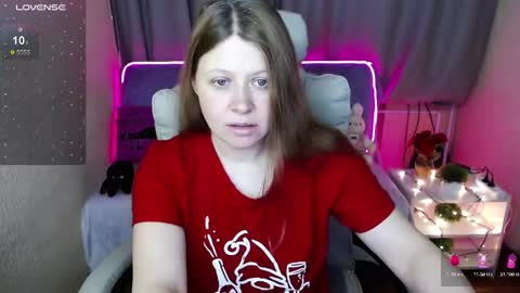 Snapshot of alekasamui chatting on December 27, 1:32 am Aleksa online show from December 27, 1:32 am