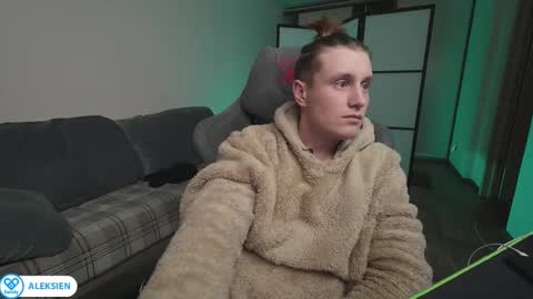 Snapshot of aleks_fisher chatting on October 16, 5:14 pm Alex and Linar online show from October 16, 5:14 pm