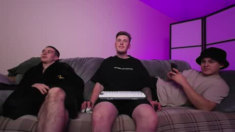 Snapshot of aleks_fisher chatting on October 25, 6:35 pm Alex and Linar online show from October 25, 6:35 pm