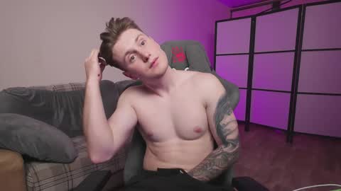 Snapshot of aleks_fisher chatting on November 4, 5:12 pm Alex and Linar online show from November 4, 5:12 pm