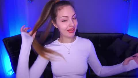 aleksaloree online show from November 3, 2:40 pm