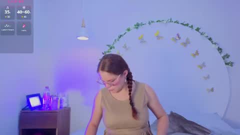 Snapshot of alesia_rose chatting on June 9, 8:09 pm Ambar online show from June 9, 8:09 pm