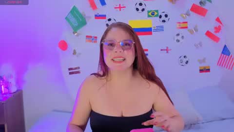 Snapshot of alesia_rose chatting on June 27, 7:52 pm Ambar online show from June 27, 7:52 pm