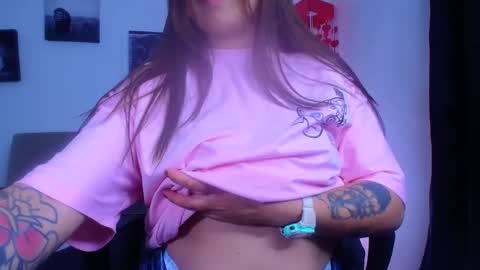 Snapshot of aleska_dollx chatting on January 5, 11:55 pm QUEEN OFF MILk IM BACK 15 NOV online show from January 5, 11:55 pm