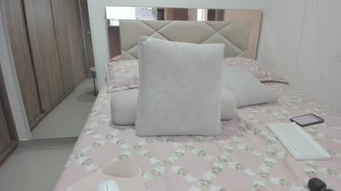 Alessa Moreno online show from October 8, 4:04 pm