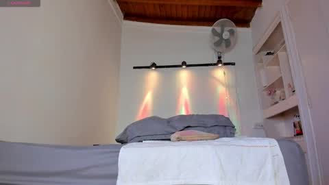 Snapshot of alessa_wells28 chatting on December 16, 10:09 am Alessa online show from December 16, 10:09 am