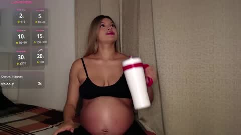 Snapshot of alessandrabloom chatting on May 12, 8:00 am Alessandra Bloom online show from May 12, 8:00 am