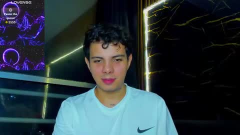 Snapshot of alessandro__777 chatting on June 19, 5:01 am Alessandro online show from June 19, 5:01 am