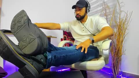 ALESSANDRO  WYE online show from December 1, 9:04 pm