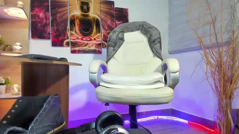 ALESSANDRO  WYE online show from February 6, 2:33 am