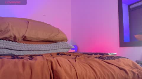 Kciqu3  Independent model online show from March 3, 3:01 am