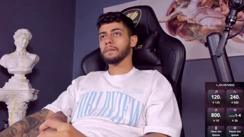 Snapshot of alessandro_duty chatting on December 5, 3:59 am Alessandro INDEPENDENT MODEL online show from December 5, 3:59 am