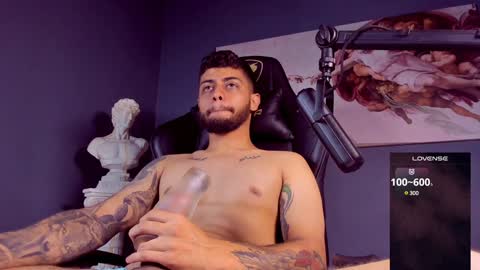 Snapshot of alessandro_duty chatting on January 6, 5:52 am Alessandro INDEPENDENT MODEL online show from January 6, 5:52 am