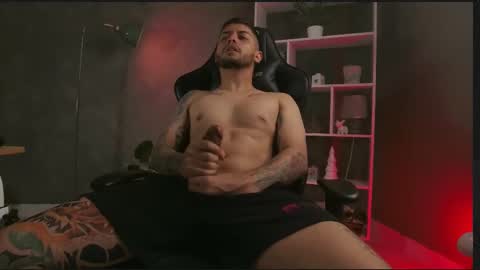 Snapshot of alessandro_duty chatting on September 28, 1:33 am Alessandro INDEPENDENT MODEL online show from September 28, 1:33 am