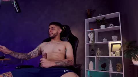 Snapshot of alessandro_duty chatting on October 16, 4:02 am Alessandro INDEPENDENT MODEL online show from October 16, 4:02 am