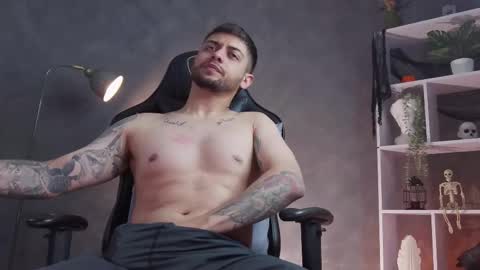 Snapshot of alessandro_duty chatting on October 26, 11:53 pm Alessandro INDEPENDENT MODEL online show from October 26, 11:53 pm