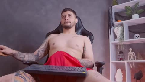 Snapshot of alessandro_duty chatting on October 28, 1:09 am Alessandro INDEPENDENT MODEL online show from October 28, 1:09 am