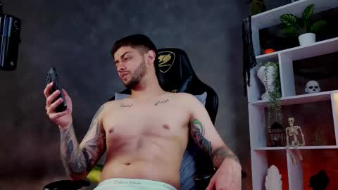 Snapshot of alessandro_duty chatting on October 29, 1:19 am Alessandro INDEPENDENT MODEL online show from October 29, 1:19 am