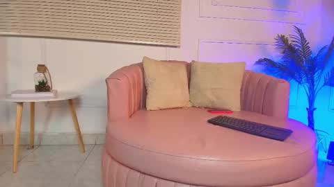 Alejandra  online show from October 18, 4:30 pm