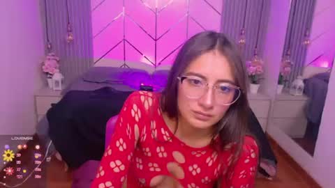 Snapshot of alessia_moore chatting on July 10, 4:31 pm Alessia online show from July 10, 4:31 pm
