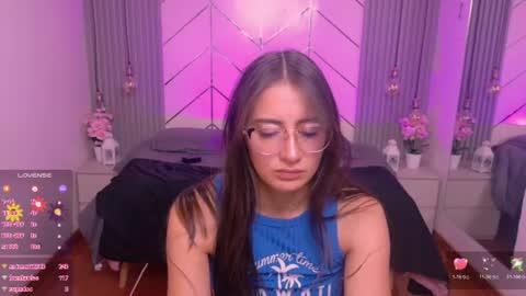 Snapshot of alessia_moore chatting on July 28, 7:39 pm Alessia online show from July 28, 7:39 pm