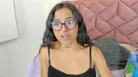 Snapshot of alessia_storm_ chatting on May 27, 1:35 am Alessia online show from May 27, 1:35 am
