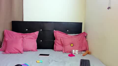 Snapshot of alessia_villa_ chatting on May 15, 8:32 am alessia_villa_ online show from May 15, 8:32 am