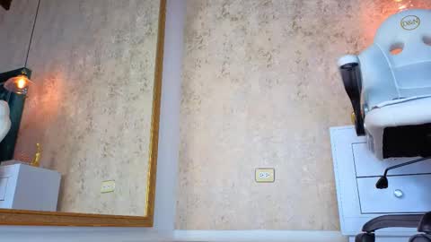 Snapshot of alessialondon chatting on November 8, 2:56 am Alessia online show from November 8, 2:56 am