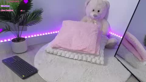 Snapshot of alessyaaa chatting on May 26, 8:49 pm Ale online show from May 26, 8:49 pm
