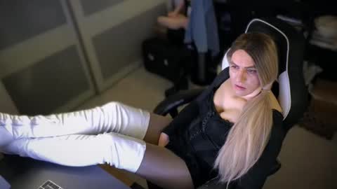 Snapshot of alevsandra87 chatting on April 17, 9:07 pm Leyla Leg online show from April 17, 9:07 pm
