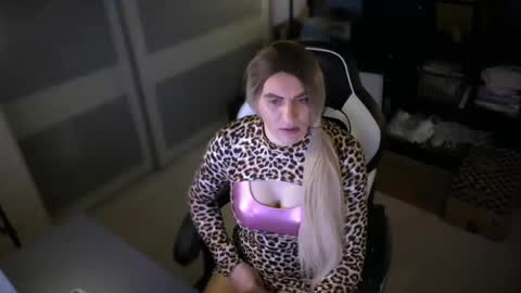 Snapshot of alevsandra87 chatting on April 30, 10:14 pm Leyla Leg online show from April 30, 10:14 pm