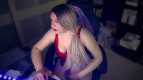 Leyla Leg online show from June 29, 9:04 pm