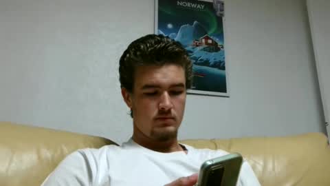 Snapshot of alex83530 chatting on January 1, 5:44 pm Alex83530 online show from January 1, 5:44 pm