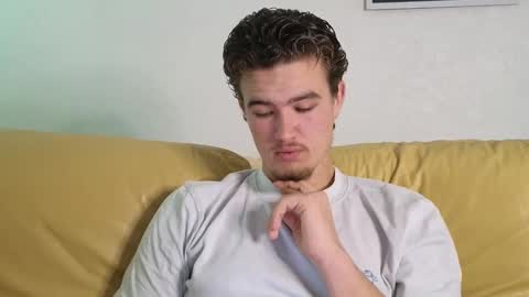 Snapshot of alex83530 chatting on January 24, 1:03 pm Alex83530 online show from January 24, 1:03 pm