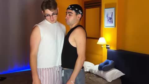 Snapshot of alex_and_drew chatting on December 14, 6:45 pm AlexDrew online show from December 14, 6:45 pm