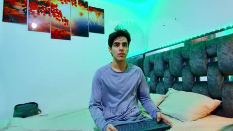 sneider online show from March 15, 3:23 am