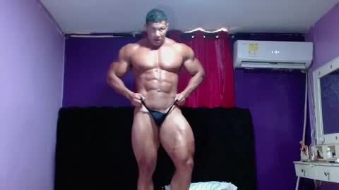 Snapshot of alex_bigcumvez chatting on May 31, 6:31 pm perseuz online show from May 31, 6:31 pm