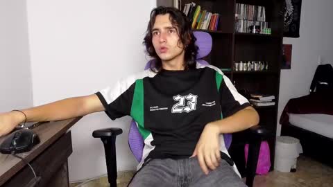 alex_connorr online show from September 19, 4:03 am