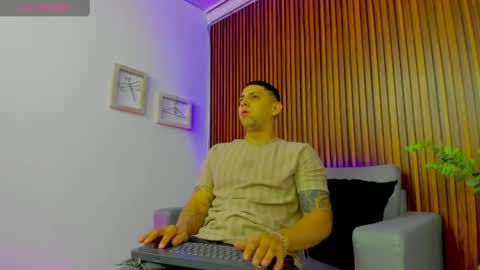 alex online show from April 22, 12:28 pm