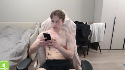 Snapshot of alex_gotcha chatting on August 6, 4:53 pm Alex online show from August 6, 4:53 pm