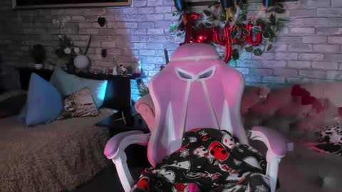 Snapshot of alex_howell chatting on March 1, 11:47 pm alex_howell online show from March 1, 11:47 pm