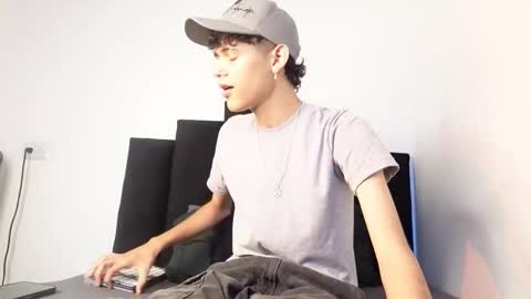 alex_mark_ online show from November 28, 1:36 pm