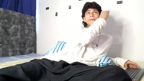 alex_mark_ online show from April 20, 8:10 pm