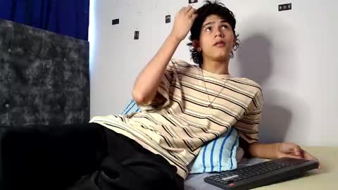 alex_mark_ online show from April 21, 4:56 pm