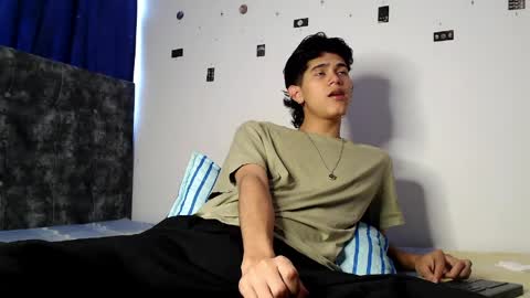 alex_mark_ online show from April 24, 5:04 pm