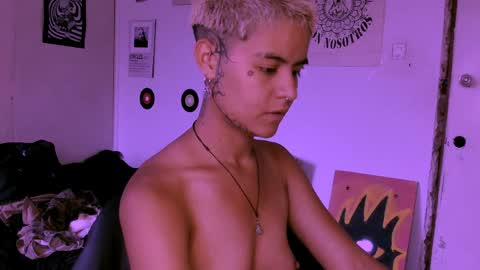 Alex online show from April 4, 8:39 pm