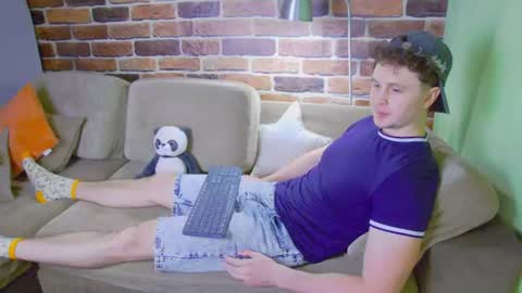 Snapshot of alex_onelove chatting on June 14, 12:51 pm Alex online show from June 14, 12:51 pm
